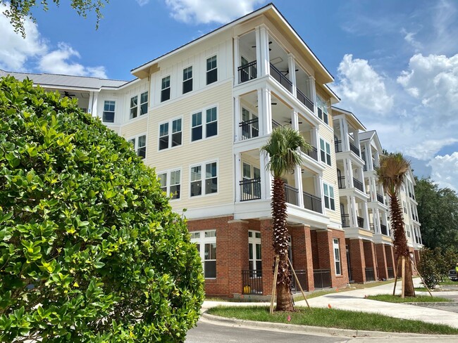 Fase II Exterior - Flats at Tioga Town Center