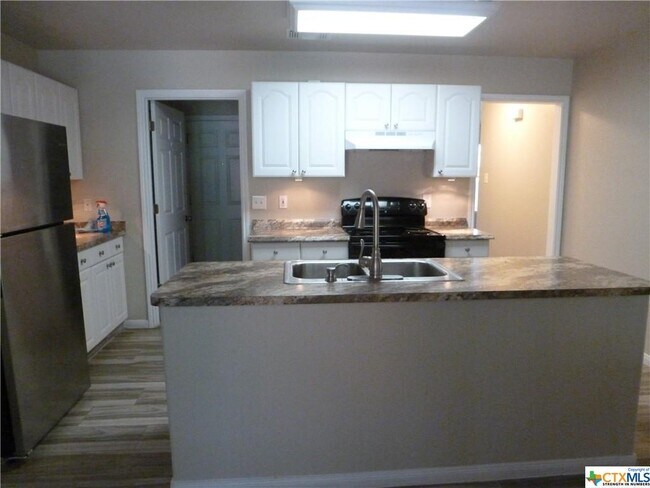 Foto del edificio - 423 Buttercup Ln