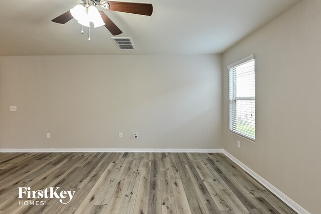 Foto del edificio - 10022 Orchid Spring Ln