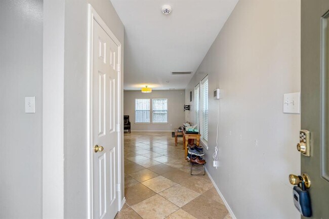 Building Photo - 1707 Redwing Cove Dr