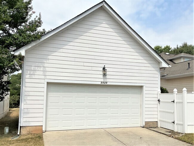 Building Photo - 3020 Ivy Brook Pl