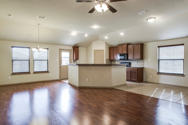 Photo - 409 Millbrook Ln House