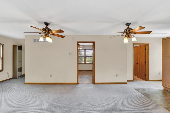 Building Photo - 1049 Yoder Dr