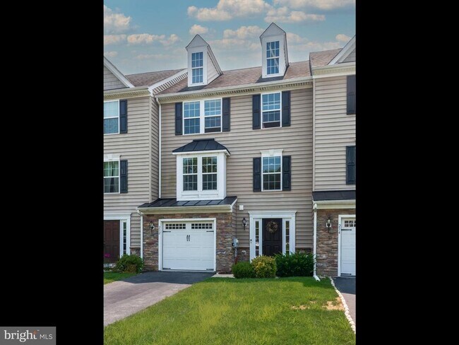 Building Photo - 232 Tall Trees Cir