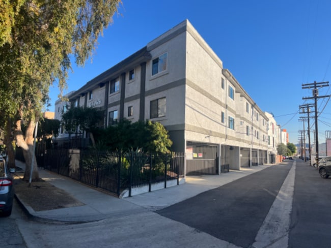 Photo - 11040 Hesby St (Los Angeles, CA) Apartment