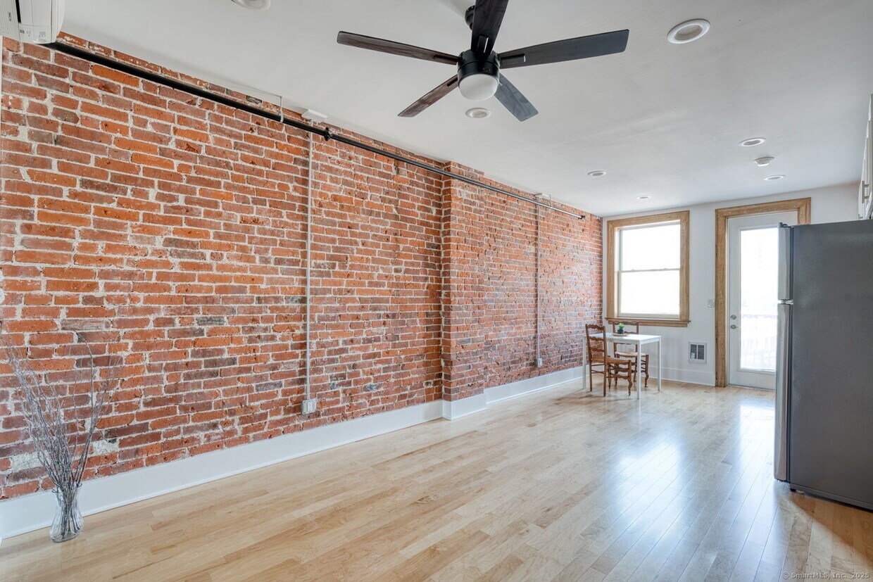 Foto principal - 11 Main St
