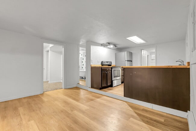 Building Photo - $1,395.00 - 2 Beds, 1 Bath, Condo in Denve...