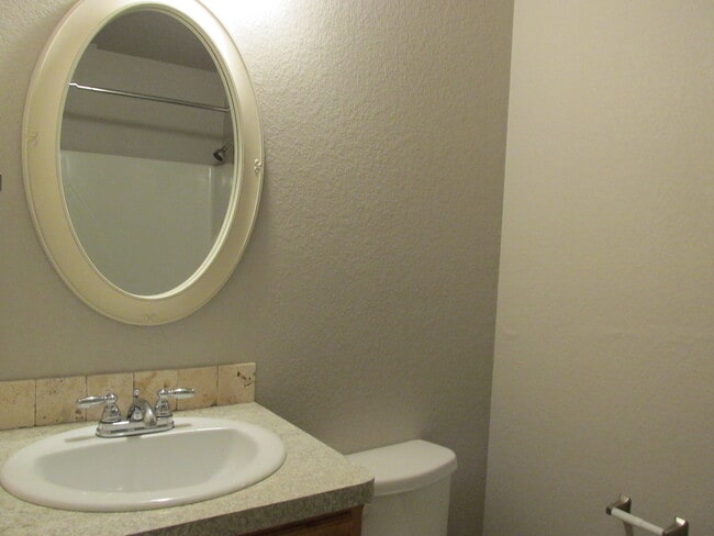 Foto del edificio - 3 Bedroom Home in Van Buren