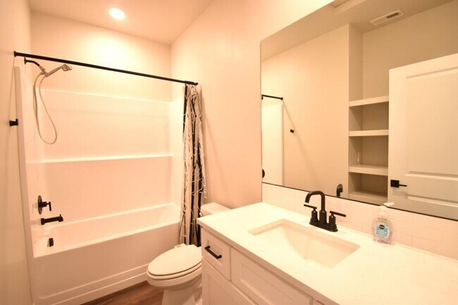Building Photo - 205 S Ripplerock Ln