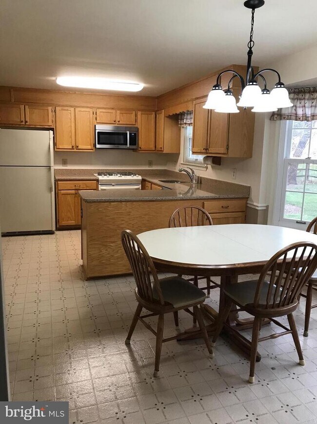 Building Photo - 15405 Indianola Dr