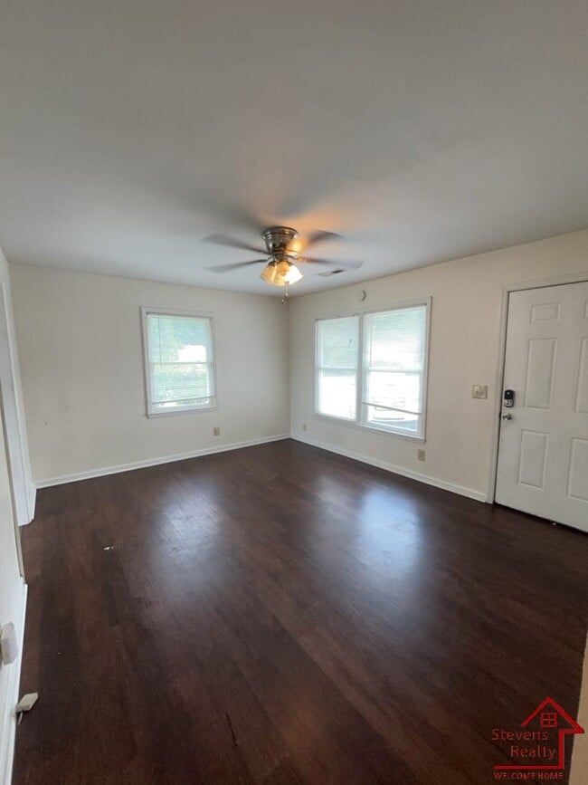 Building Photo - 500 Skyline Dr