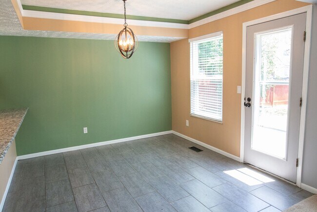 Building Photo - 5017 Shady Oak Dr