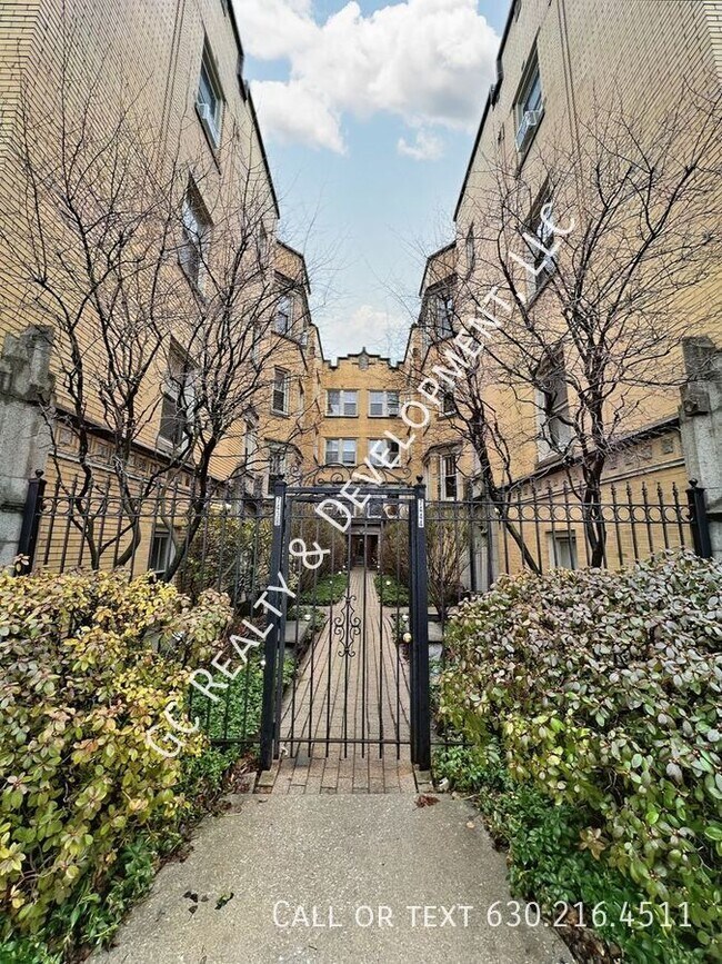 Foto del edificio - 7438 Adams St