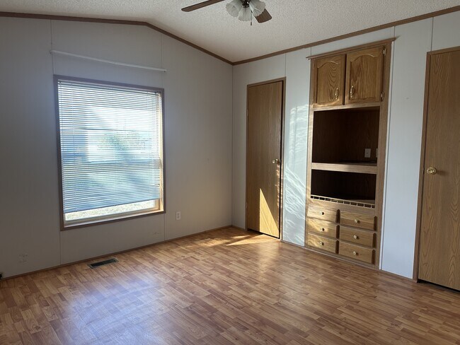 Building Photo - 813 Single Tree Blvd