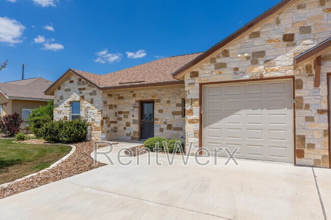 Building Photo - 120 Navarro Xing