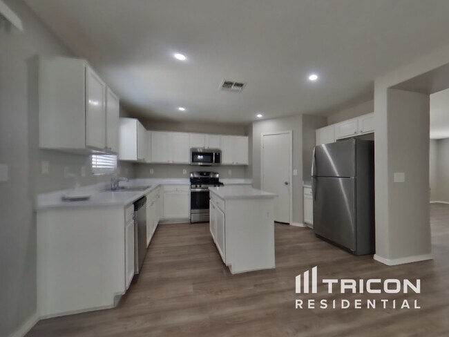 Foto del edificio - 12747 W Larkspur Rd