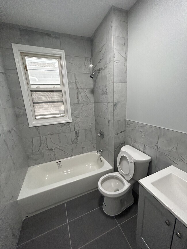 Building Photo - 122 Shephard Ave