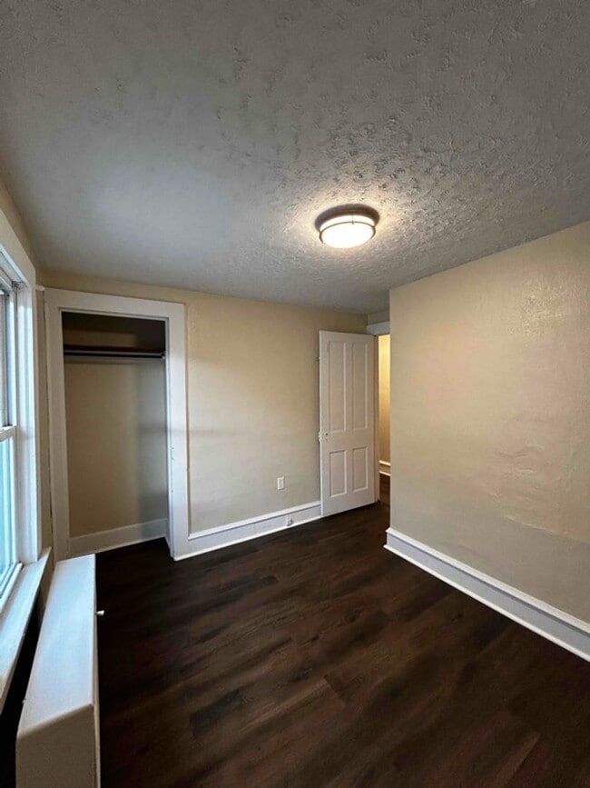 Foto del edificio - 327-329 Fremont Avenue