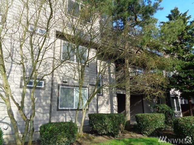 Building Photo - 6055 35th Ave SW #307