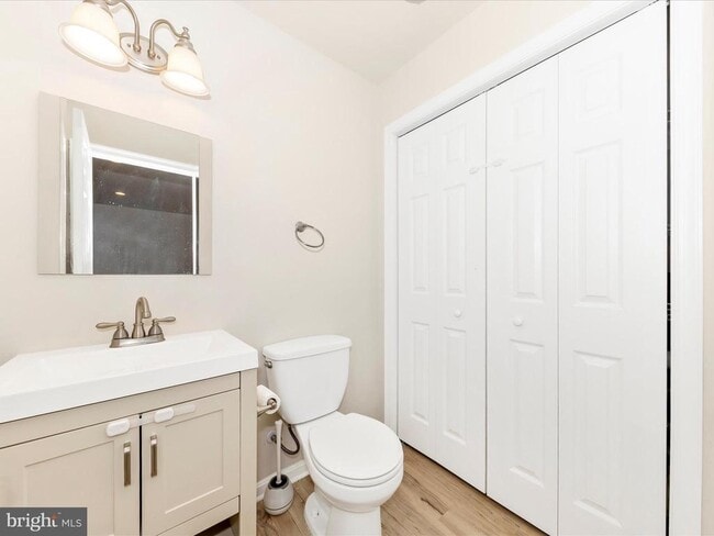 Building Photo - 2103 Paxton Terrace