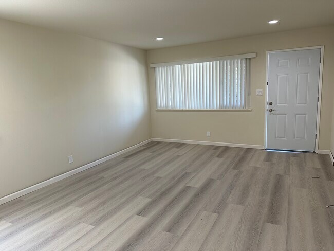 Building Photo - 928 Desert Isle Dr