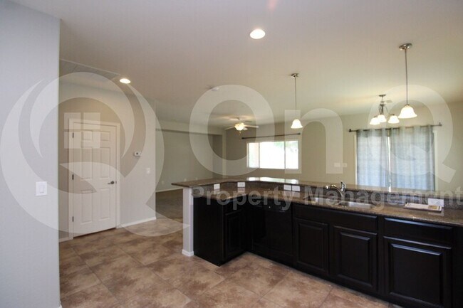 Foto del edificio - 2749 E Rakestraw Ln