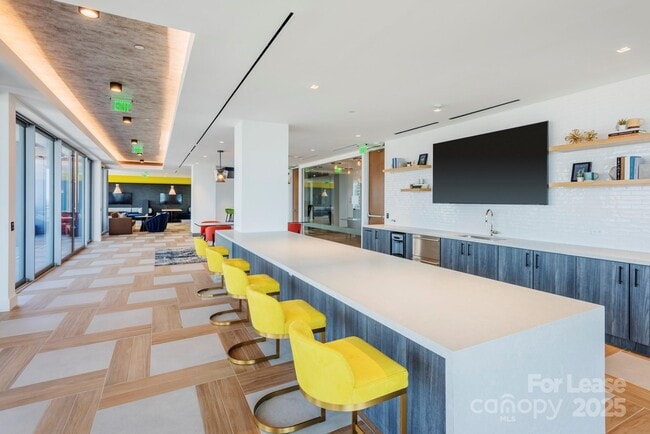 Building Photo - 401 S Graham St