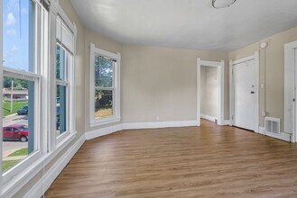 Building Photo - 1804 College St