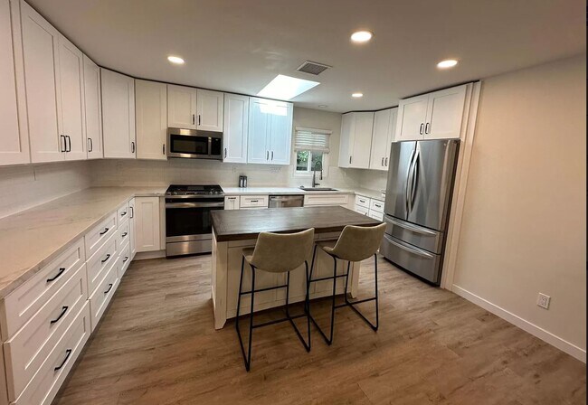 Building Photo - 845 La Mirada Ave