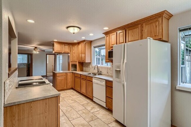 Building Photo - 13108 107th Ave Ct E, Puyallup, WA, 98374