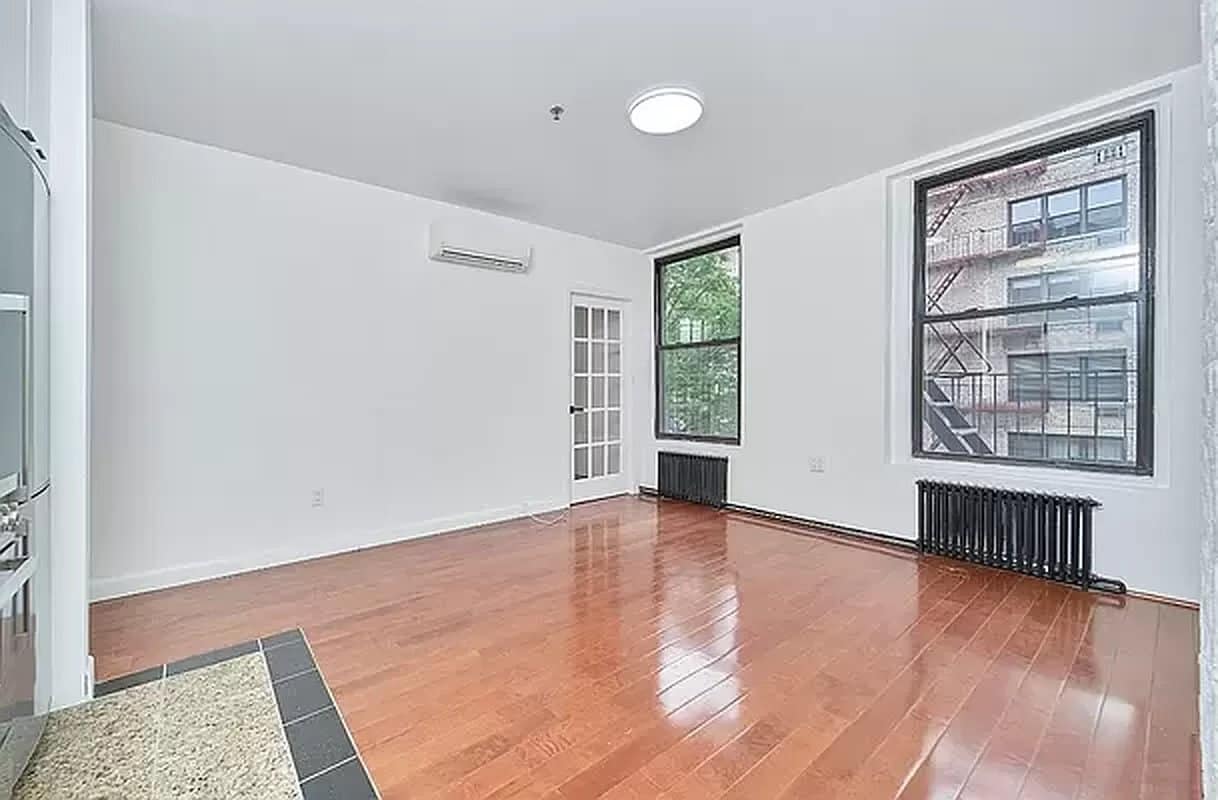 Primary Photo - 661 Washington Street