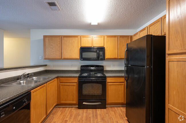 2BR, 2BA - Kitchen - Legacy at Linden Park