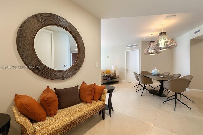 Building Photo - 15901 Collins Ave