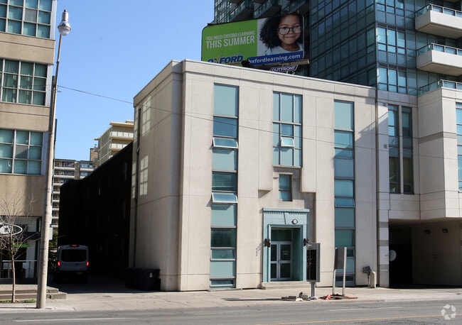 Photo du bâtiment - 196 Eglinton Ave E