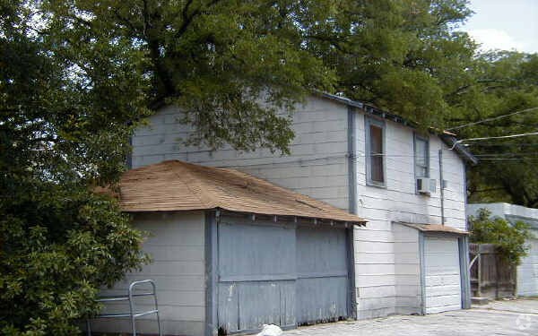 Building Photo - 308 E Rosewood Ave