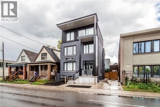 Building Photo - 144 Wellington St N