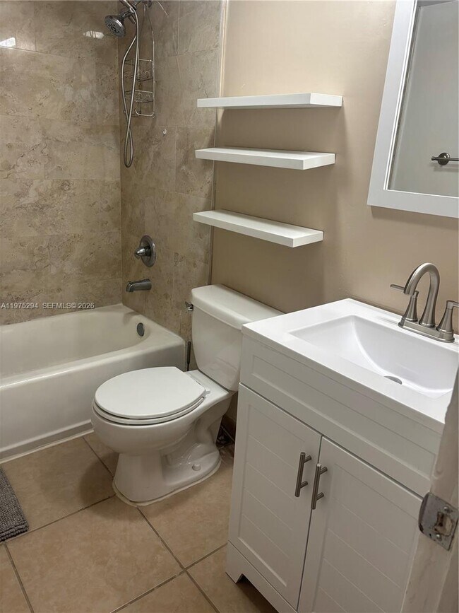 Foto del edificio - 9964 Nob Hill Pl