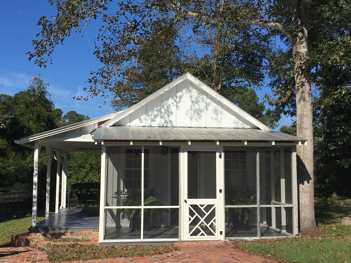 Porche de Heron Cottage - 2708 Shandy Ln