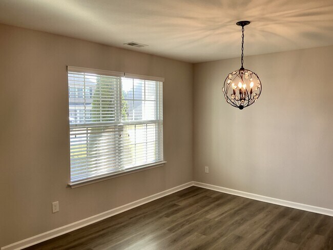 Foto del edificio - 1567 Zeverly St