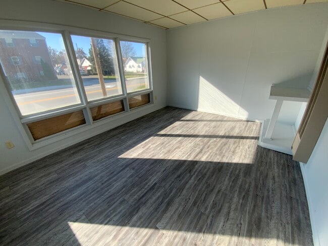 Building Photo - 15 E Voorhees St