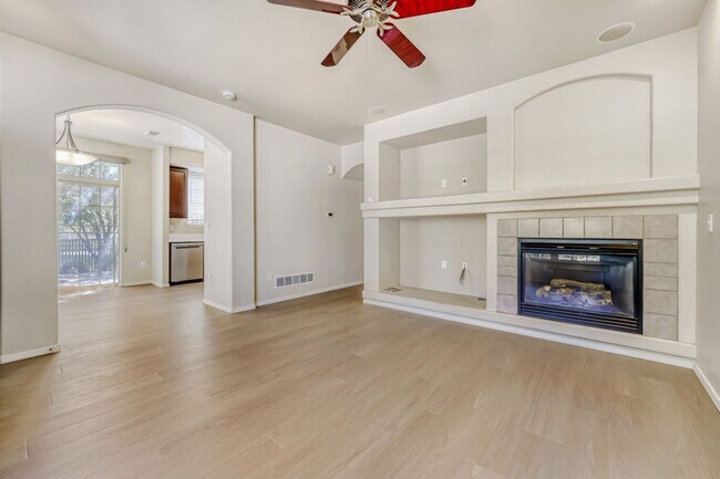 Foto del edificio - 3 Bed 3 Bath Townhouse in Westminster