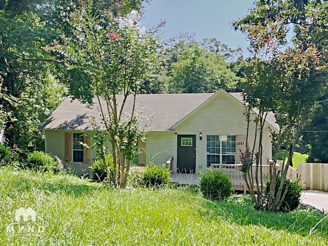 Building Photo - 1021 Medina Dr