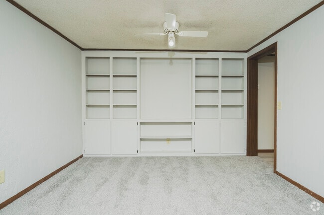 2BR, 1BA - 900SF - Dining Room - Concord Square Apartments