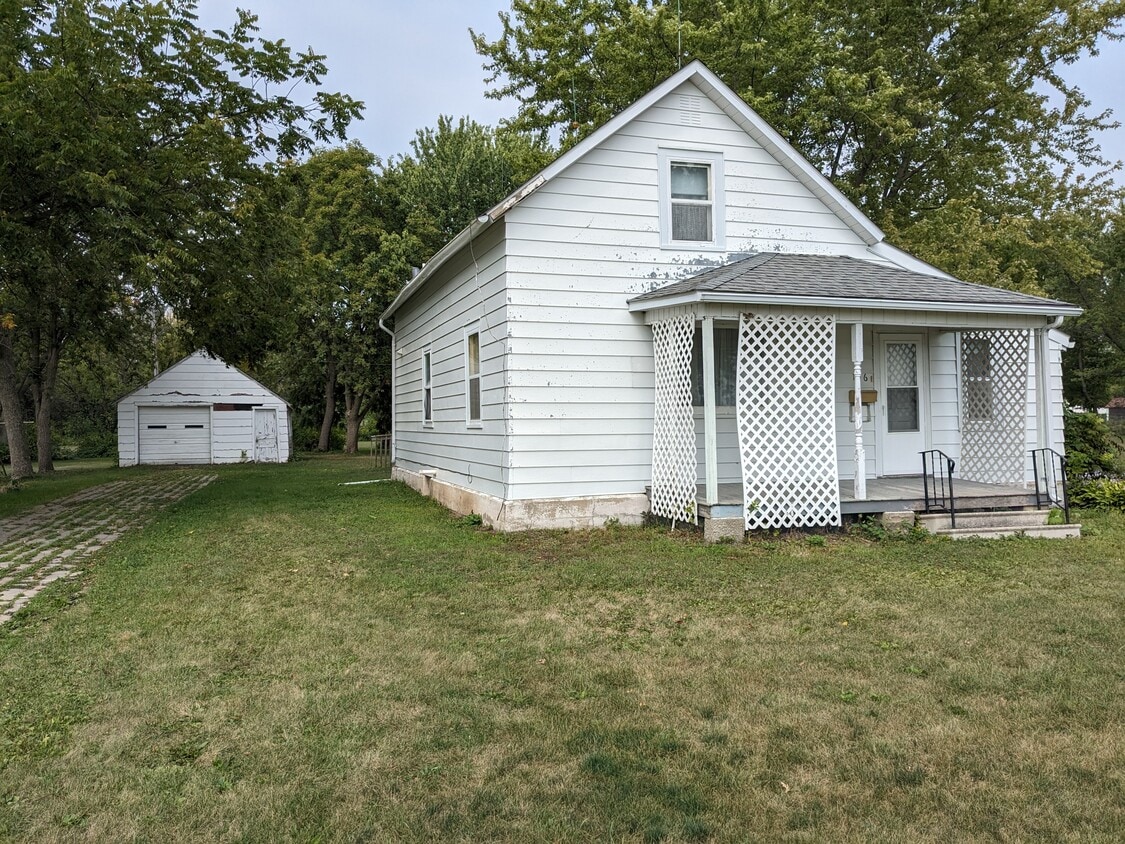 106 4th St, Lyle, MN 55953 House Rental in Lyle, MN