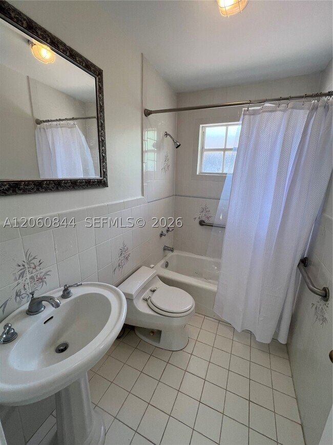 Building Photo - 421 NW 57th Ct