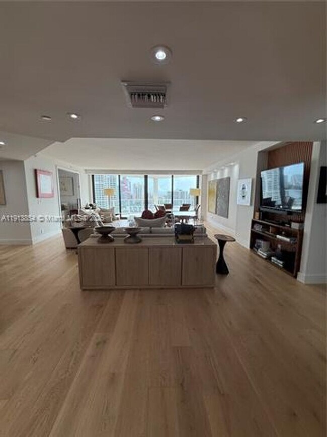 Foto del edificio - 19500 Turnberry Way