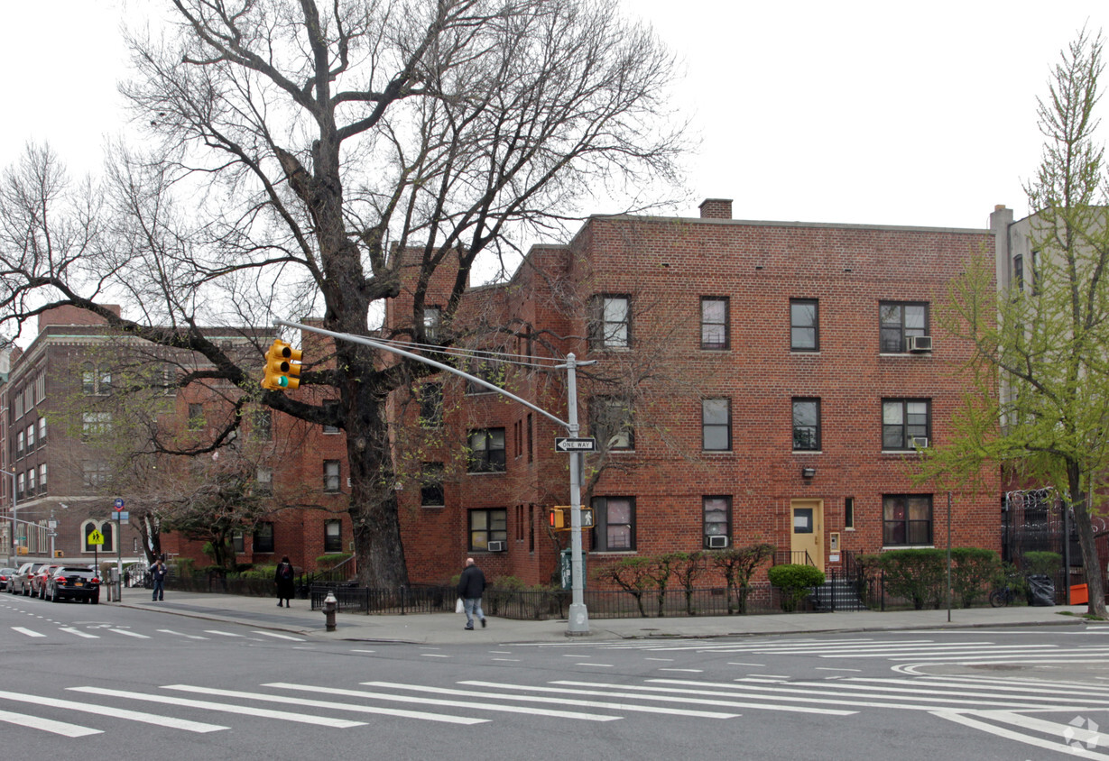 Building Photo - 1056 Saint Nicholas Ave