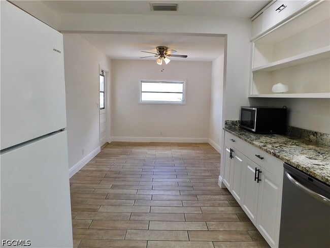 Building Photo - 287 Poe Ave