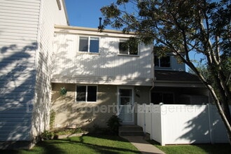 Building Photo - 20 WoodVale Village NW