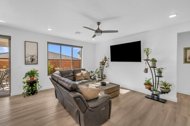 Building Photo - 4546 S Lucy Ln